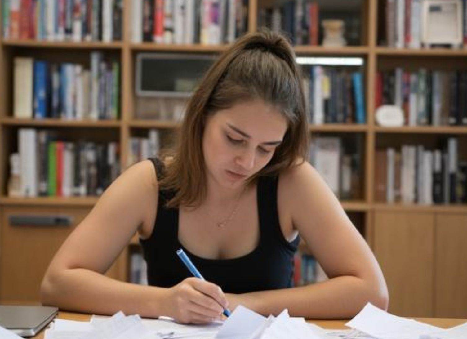 Mehr über den Artikel erfahren Selbstständig, Kind & Psychologiestudium:Was davon leidet wirklich am meisten?