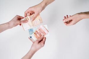 Mehr über den Artikel erfahren Fernstudium finanzieren: Alle Möglichkeiten im Überblick (und was wirklich funktioniert)
