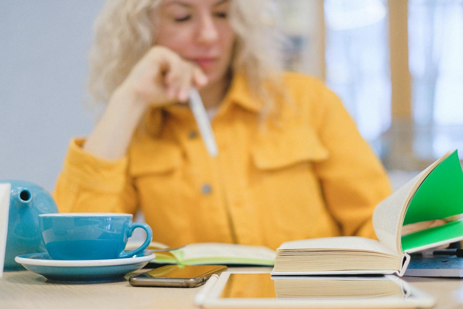 Mehr über den Artikel erfahren Lernen im Fernstudium: Der komplette Guide für Menschen, die wenig Zeit haben